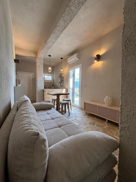 Living room, Photo of the whole room, Seating area