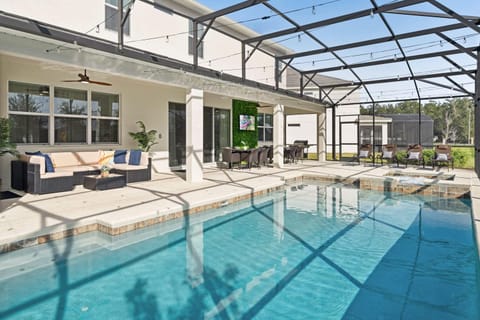 Swimming pool, sunbed