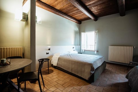 Bed, Living room, Photo of the whole room, Seating area, Dining area, Bedroom, internet