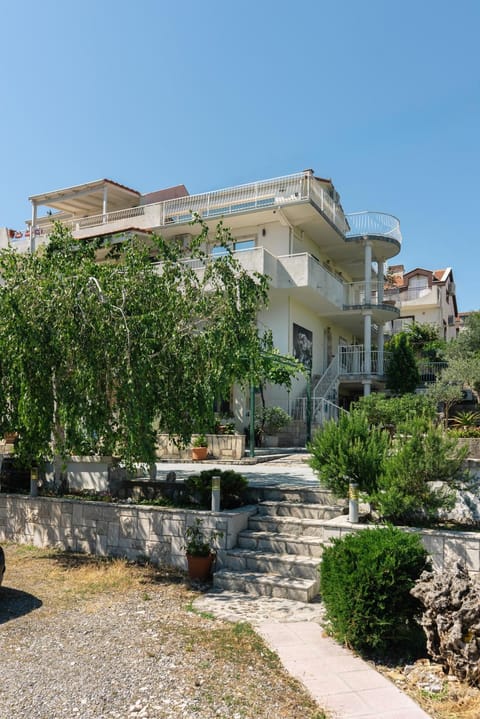 Property building, Garden