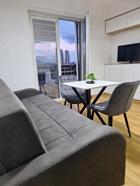 TV and multimedia, Balcony/Terrace, Living room, Seating area, Dining area