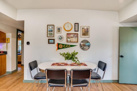 Lake View and Huge Deck Cozy Possum Kingdom Retreat House in Possum Kingdom Lake