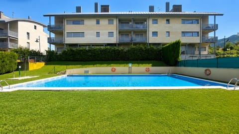 Property building, Garden, Swimming pool
