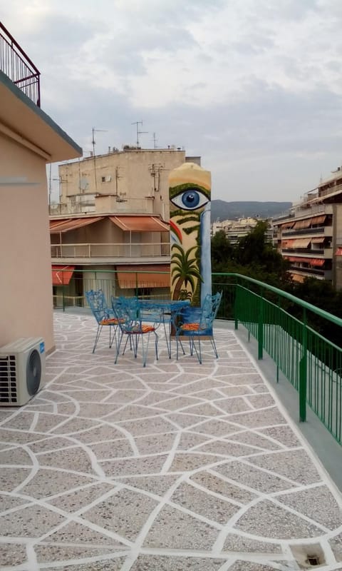 Apartment on 4th floor with a huge balcony! 10 min away from Metro! Apartment in Thessaloniki