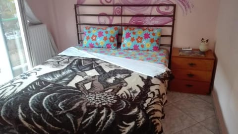 Apartment on 4th floor with a huge balcony! 10 min away from Metro! Apartment in Thessaloniki