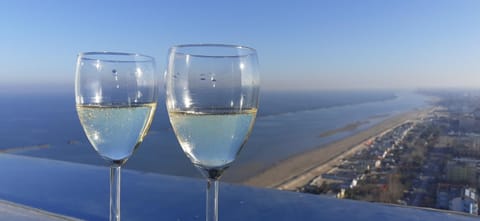 Day, Natural landscape, Sea view, Alcoholic drinks