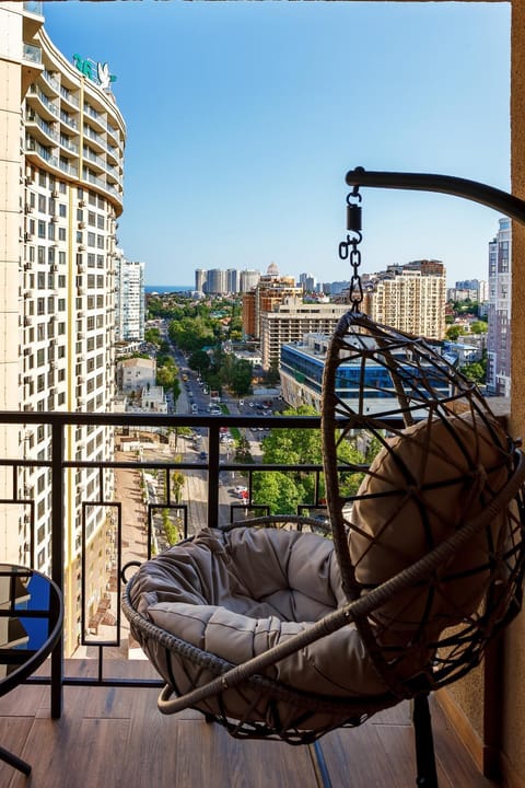 Patio, Day, View (from property/room), Balcony/Terrace, Living room, City view