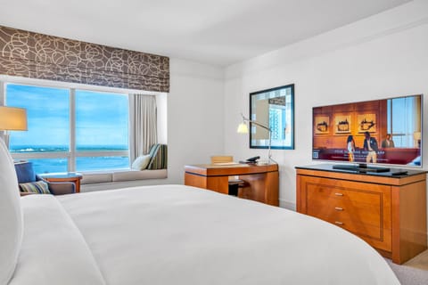 Bed, TV and multimedia, Bedroom, Lake view