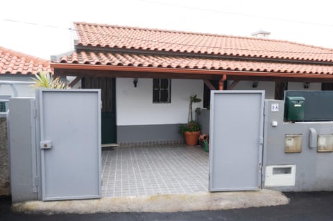Property building, Facade/entrance, Day