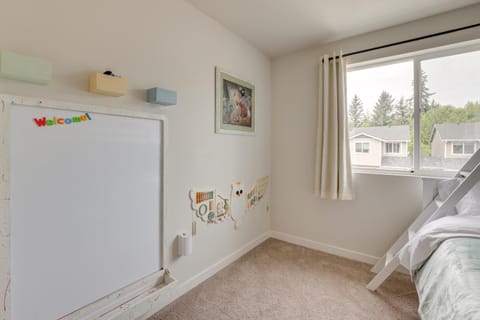 2 Mi to Olympic National Park Sun-Soaked Haven! House in Port Angeles