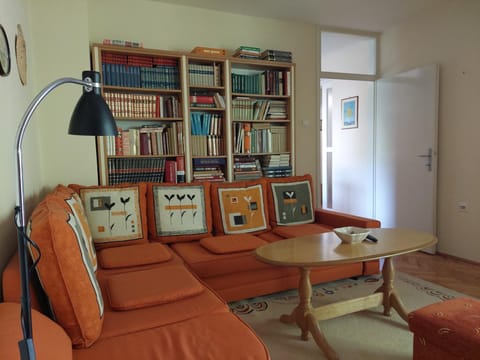 Library, Living room, Seating area