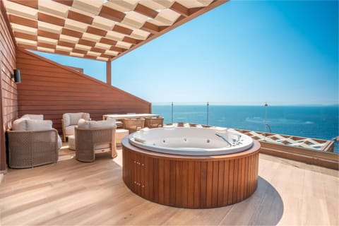 Natural landscape, Hot Tub, View (from property/room), Balcony/Terrace, Sea view