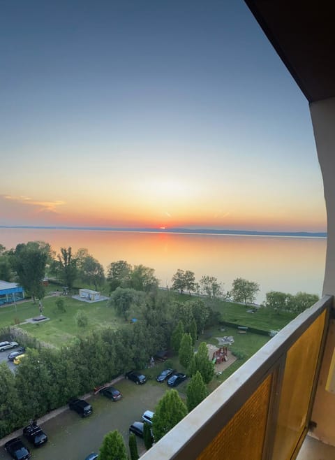 Beach, Lake view