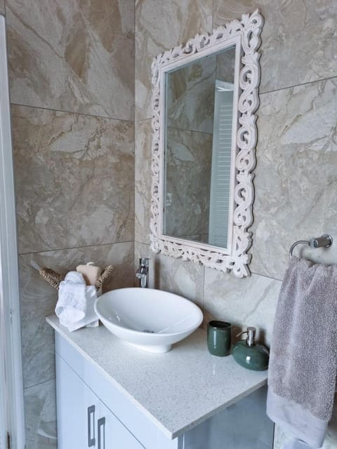 Luxurious Sea Point Apartment Apartment in Sea Point