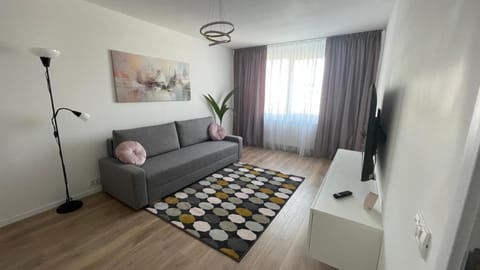 Bed, TV and multimedia, Living room, Photo of the whole room, Seating area