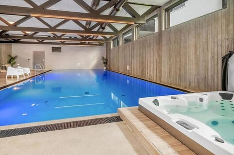 Hot Tub, Swimming pool