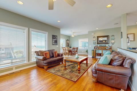 Pacific Palace House in Devils Lake