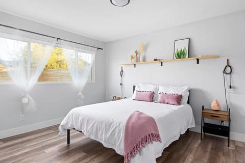 7 mins to Joshua Tree Home - The Sunset Jewel House in Joshua Tree