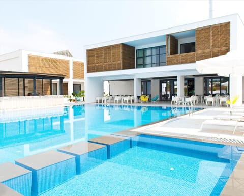 Property building, Swimming pool