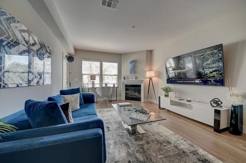 Sexy One Bedroom Apartment - Pool View & Parking Apartment hotel in Westwood