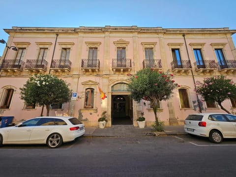 Property building, Facade/entrance, Day