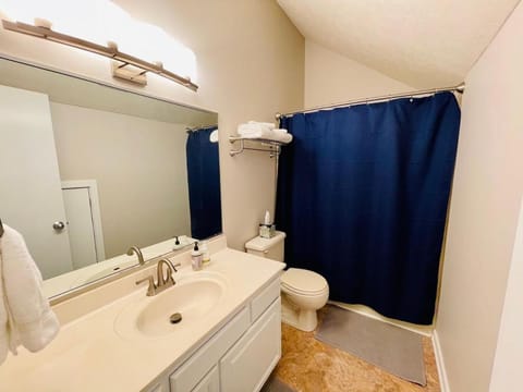 Beautiful Mountain Getaway - Walk to Everything! Apartment in Massies Mill