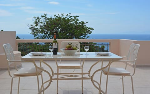 Day, Balcony/Terrace, Alcoholic drinks