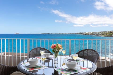 Natural landscape, Balcony/Terrace, Dining area, Sea view, Swimming pool