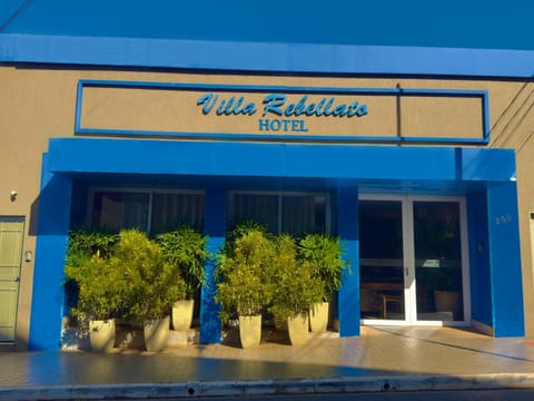Property building, Facade/entrance, Day