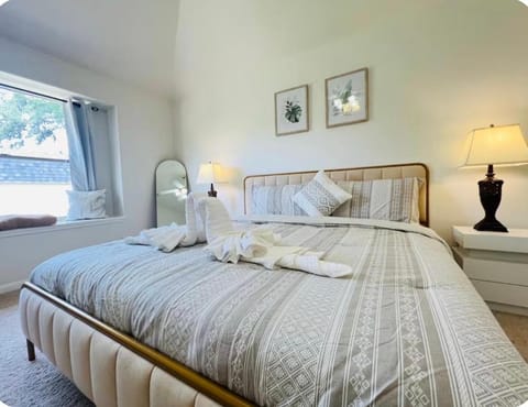 3BR-2 BA Cozy Hub Katy - Close to Cypress House in Cypress