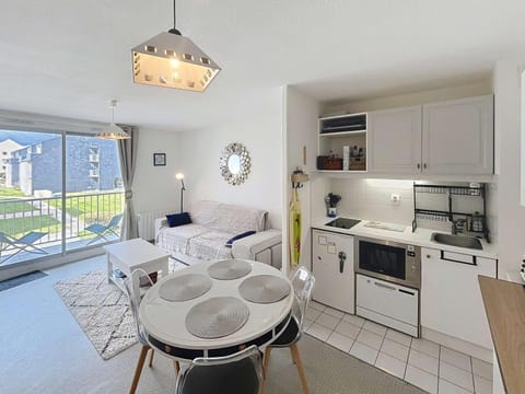 Charmant appart 1 chambre, 4 pers, balcon, parking, wi-fi - FR-1-361-569 Apartment in Jullouville