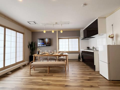 TV and multimedia, Kitchen or kitchenette, Dining area