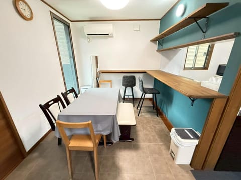Kitchen or kitchenette, Dining area, air conditioner