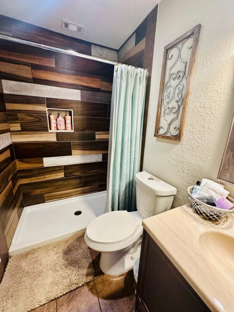 Serenity Gardens private guest suite in Historic Lutz Bed and Breakfast in Lutz