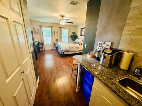 Serenity Gardens private guest suite in Historic Lutz Bed and Breakfast in Lutz