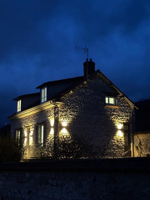 La Folie Giverny - Villa Premium - 3 Suites VIP - 8 Pièces 150M2- Centre Village - Maison privatisée -Jardin paysagé - Parking- Villa in Giverny