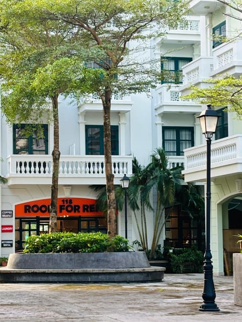 Property building, Day, Location