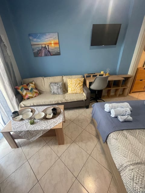 Bed, TV and multimedia, Photo of the whole room, Seating area