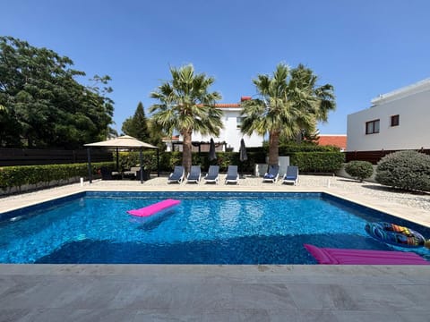 Balcony/Terrace, Swimming pool