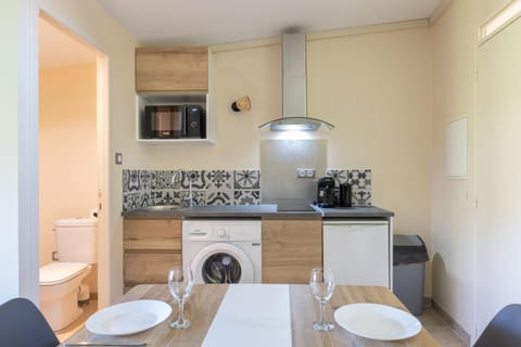 Coffee/tea facilities, kitchen