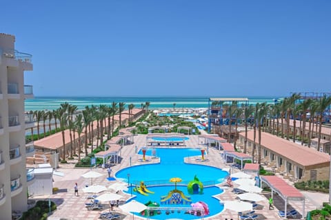 Day, Natural landscape, Beach, Pool view, Sea view, Swimming pool, Swimming pool, sunbed