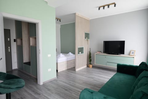 Communal lounge/ TV room, Bed, TV and multimedia, Living room, Bedroom
