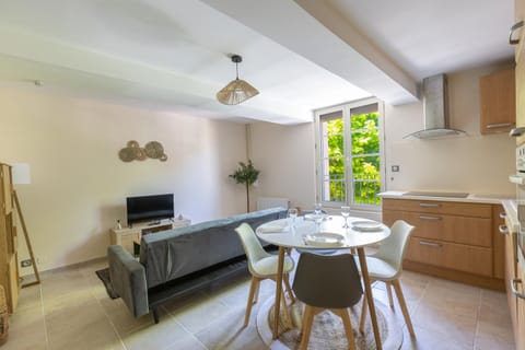 Facade/entrance, Living room, Dining area