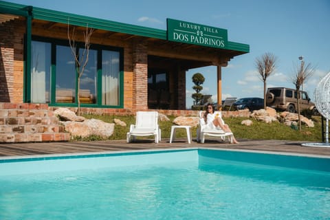 Property building, Day, Swimming pool, sunbed