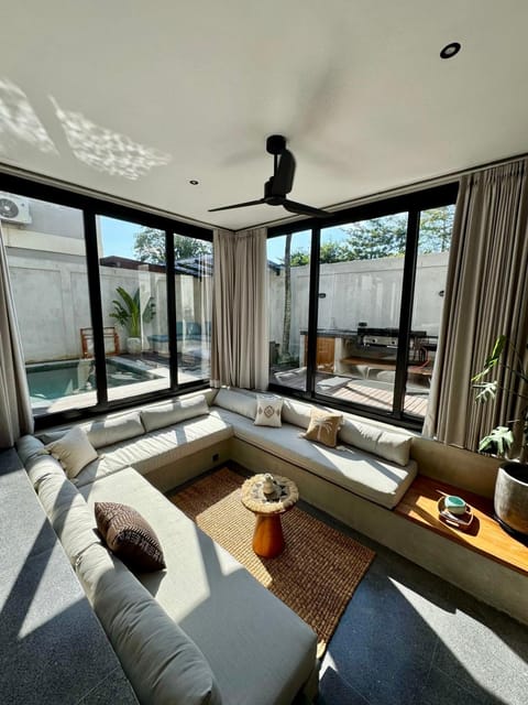 Communal lounge/ TV room