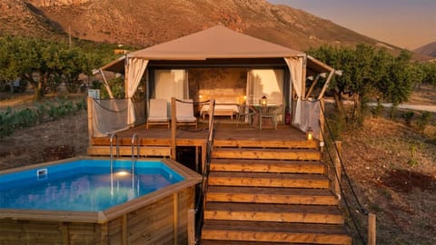 Property building, Balcony/Terrace, Swimming pool