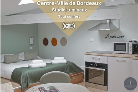 Bed, Night, Kitchen or kitchenette, Seating area, Dining area, microwave