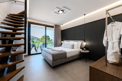 Bed, Living room, Photo of the whole room, Seating area, Bedroom, towels