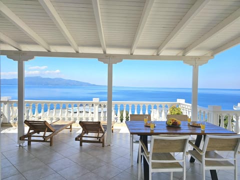 View (from property/room), Balcony/Terrace, Living room, Seating area, Dining area, Sea view