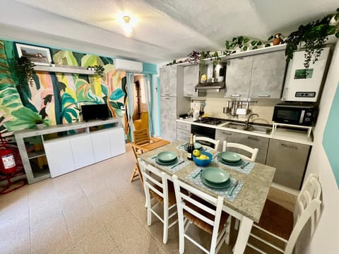 Casa della Stazione a 100m dal mare, spazio per bici Apartment in Pietra Ligure